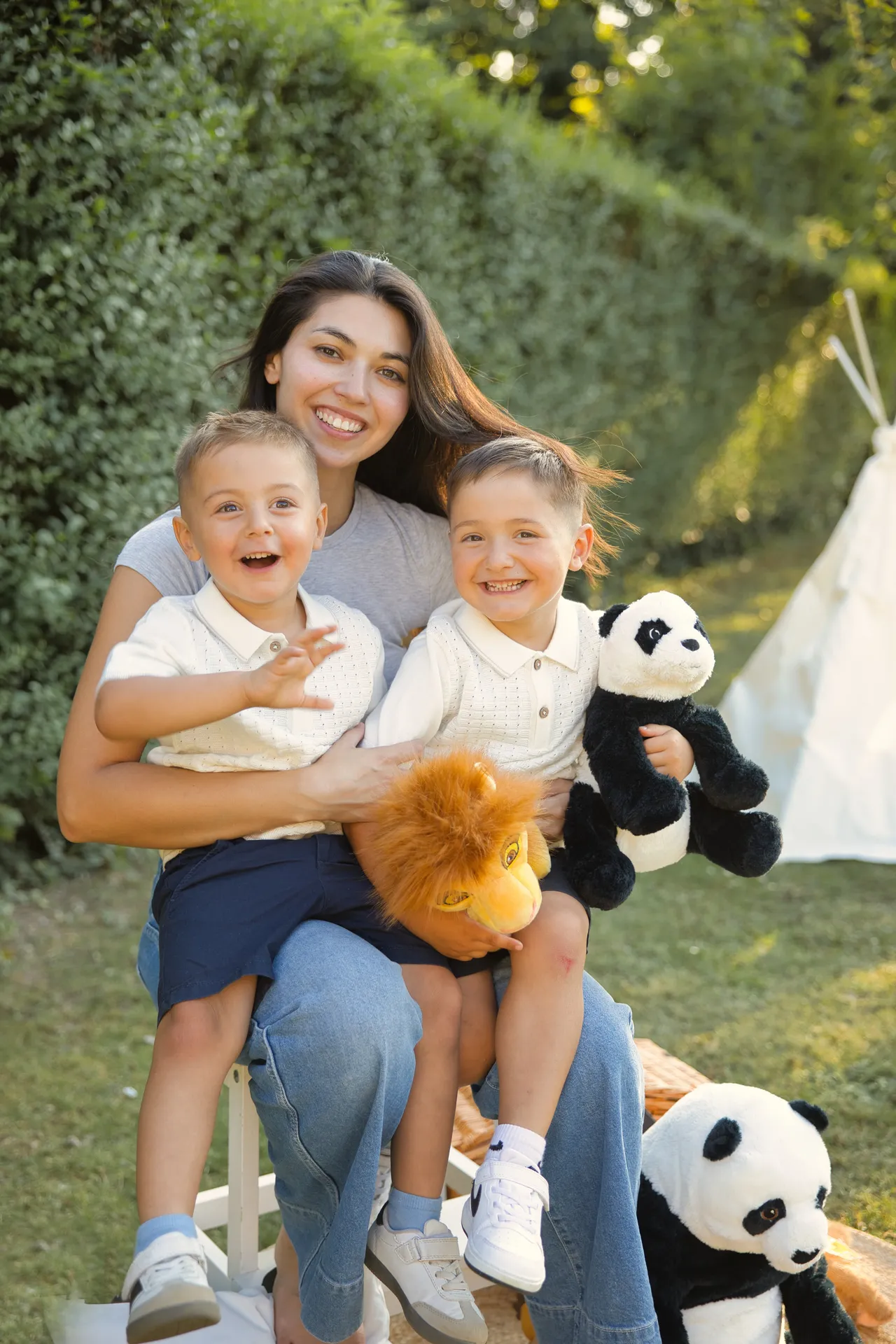 Natürliches Lachen beim Familienshooting